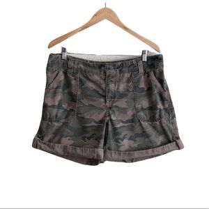 Carhartt camo shorts relaxed fit size 16 pockets cuffed roll tab outdoor hiking